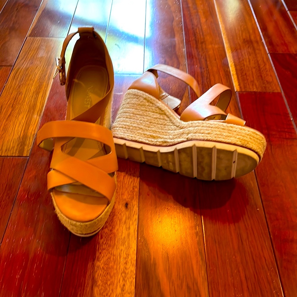 Nine West , Cream, good condition, Leather, espadrilles, look brand new.